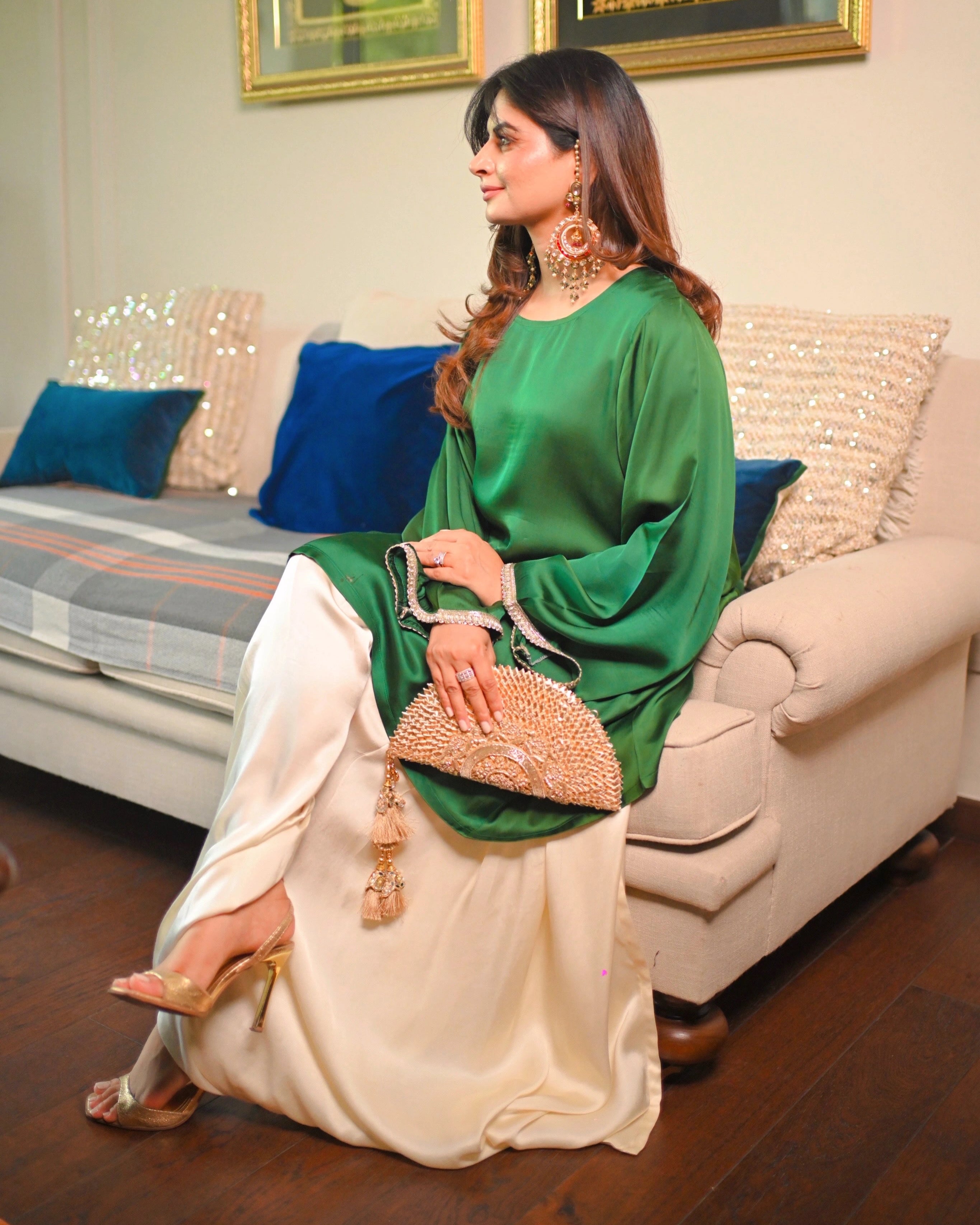 Lincoln Paris Zamrud Royale Set featuring elegant jewelry with intricate green gemstone designs and fine craftsmanship.