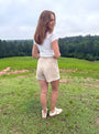 Lincoln Paris desert linen shorts in light beige, shown on a model, featuring a relaxed fit and casual summer style.