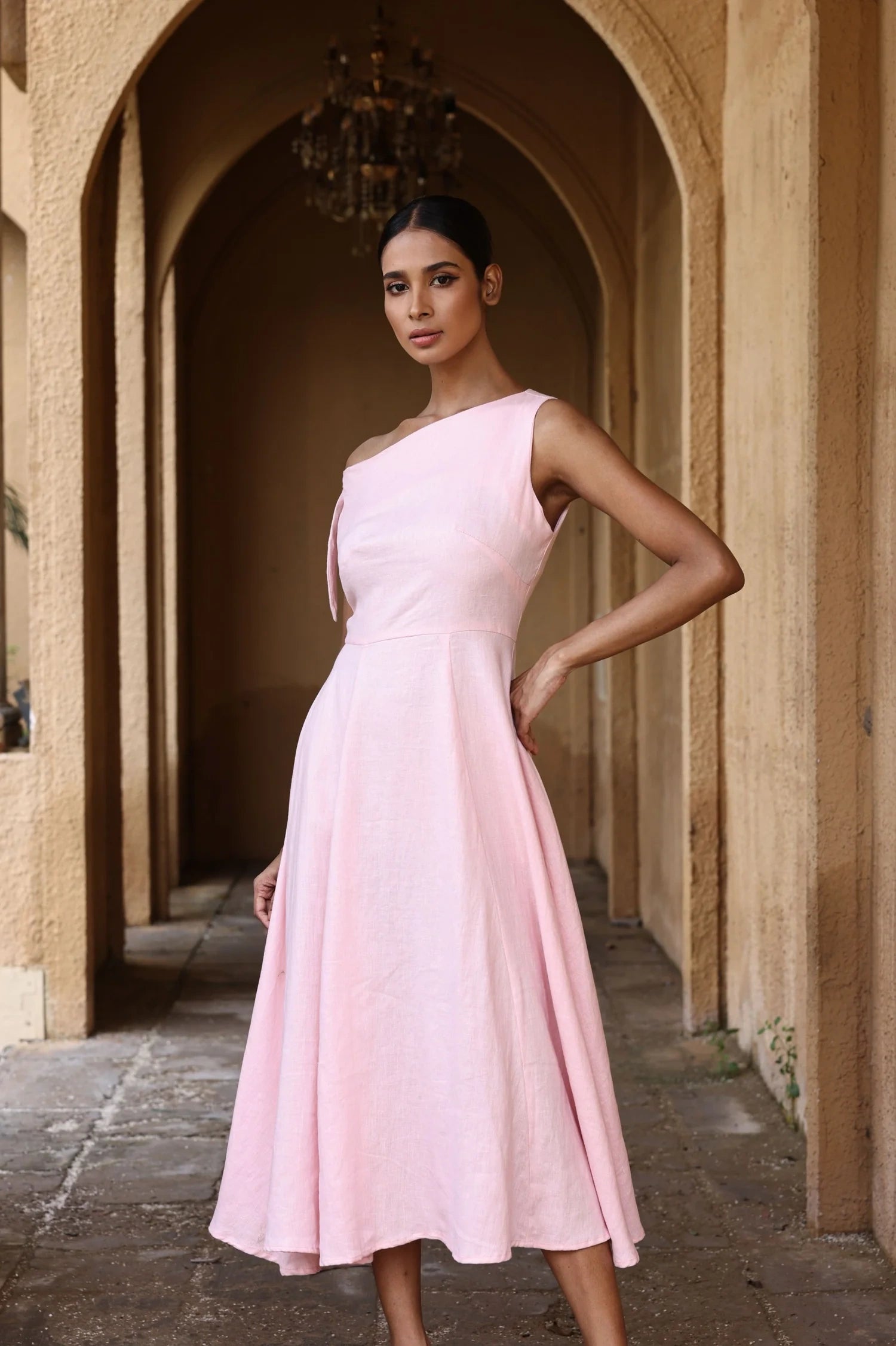 Lincoln Paris Rosewood cotton linen dress, lightweight and flowy with a relaxed fit, shown in a natural outdoor setting.