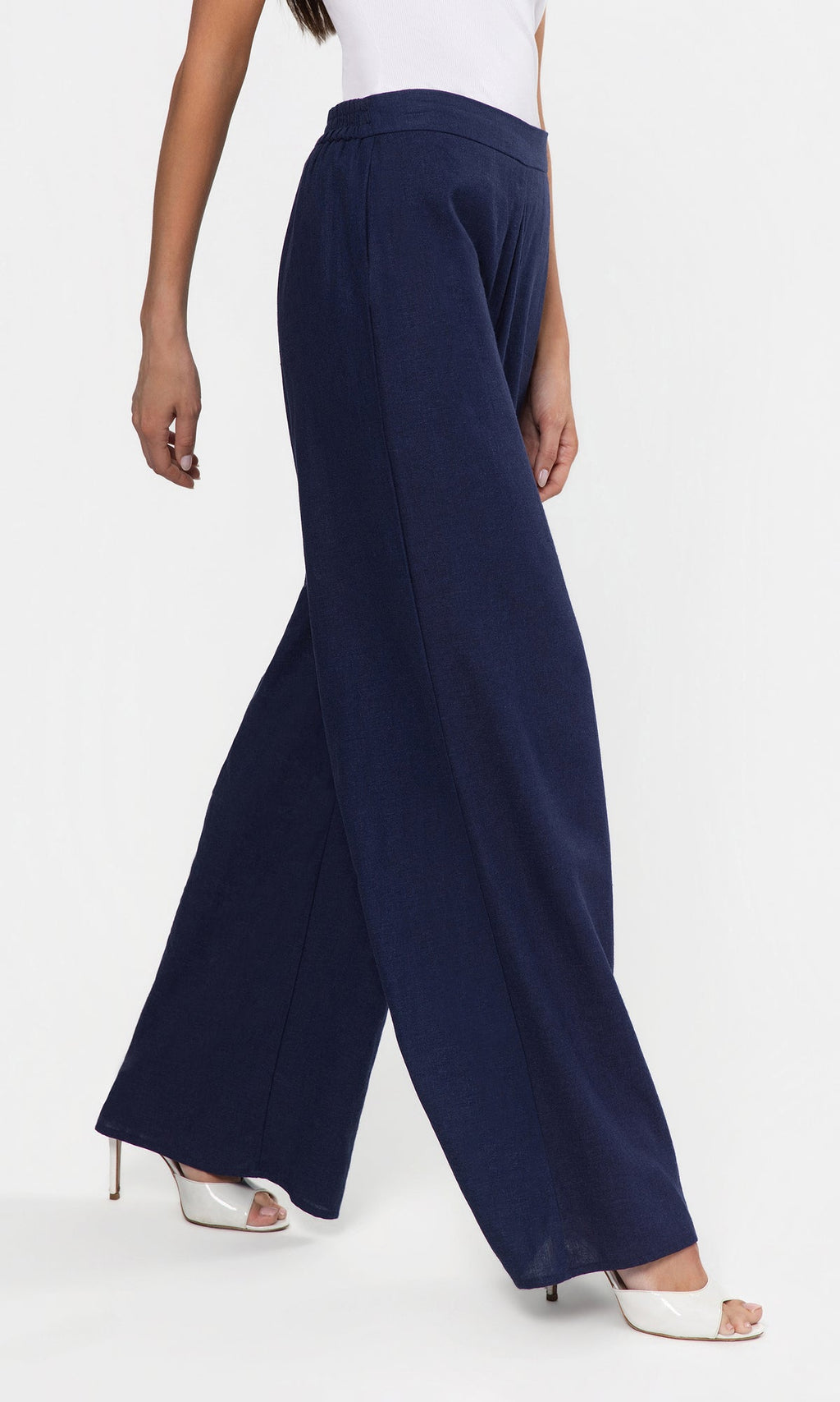 Lincoln Paris Indigo Coast cotton linen bedding set with matching pillowcases, showcasing soft, textured fabric in a stylish bedroom setting.